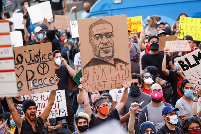 Protesti ZDA | Smrt temnopoltega osumljenca Georgea Floyda med poskusom aretacije v Minneapolisu je sprožila val protestov proti sistemskemu rasizmu in policijski brutalnosti v ZDA ter spodbudila proteste tudi drugod po svetu. | Foto Reuters
