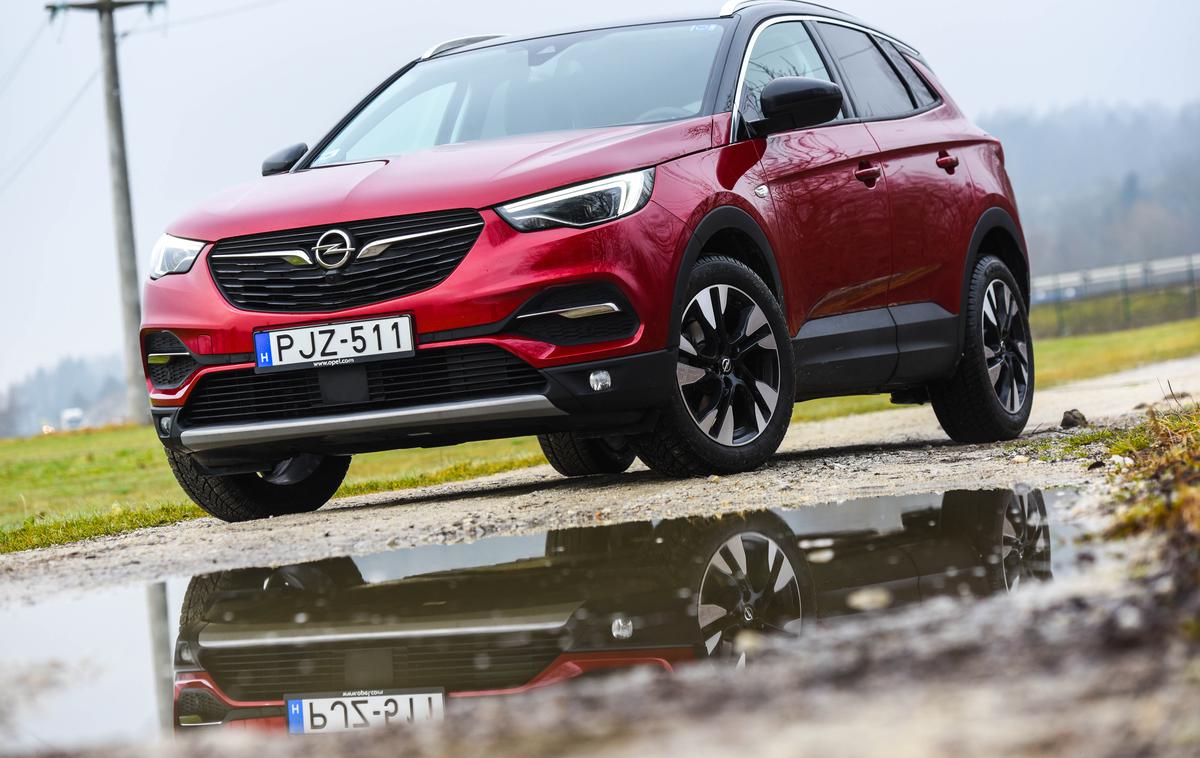 Opel Grandland X | Opel grandland X je med tistimi avtomobili, ki bodo dobil tudi priključnohibridno različico. | Foto Gašper Pirman