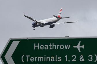 Zaradi požara na transformatorski postaji zaprto londonsko letališče Heathrow #video