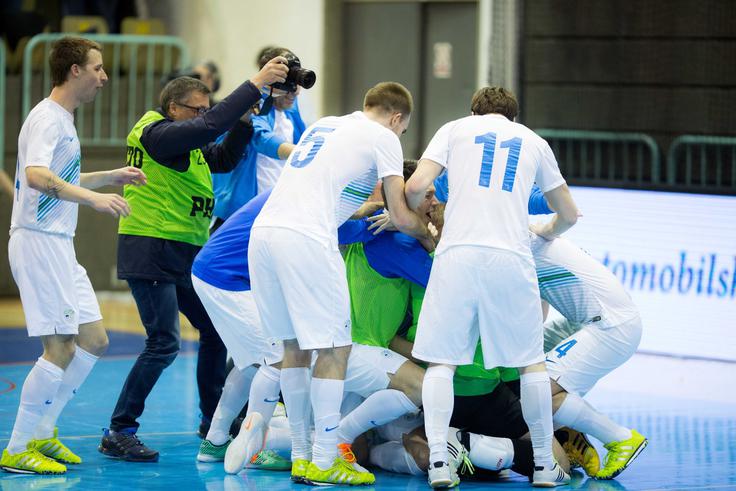 Slovenska reprezentanca v futsalu bo v začetku leta 2018 na evropskem prvenstvu računala na pomoč domačega občinstva. | Foto: Vid Ponikvar