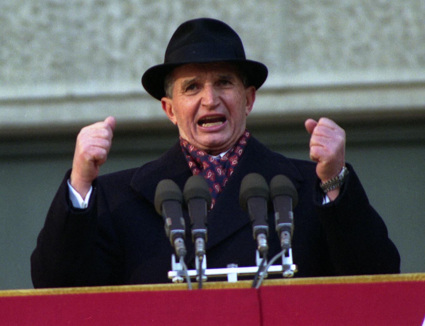 O ditador romeno Nicolae Ceausescu (1919-1989) teve de implementar a sua política de aumento da natalidade, mesmo 