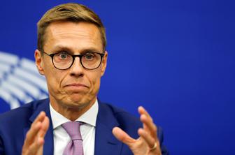 Stubb: Politike je treba spraviti s piedestala