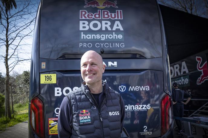 Christian Pömer | Športni direktor ekipe Red Bull BORA-hansgrohe Christian Pömer izjemno spoštuje prispevek Primoža Rogliča in Jana Tratnika k ekipi. Za Rogliča pravi, da je za enotedenske dirke najboljši kolesar na planetu, Tratnik pa je tako raznovrsten kot švicarski nož. | Foto Ana Kovač
