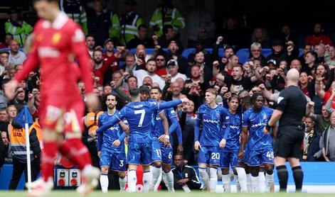 Chelsea z zaušnico prvakom, vse bolj vroče v boju za ligo prvakov