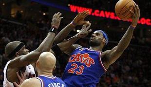 James popeljal Cleveland do nove zmage