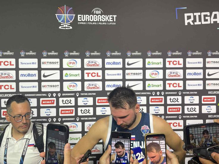 Zanimanje za slovenskega asa je na vsakem koraku v Rigi ogromno. | Foto: Sportal