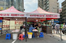 Kitajska zaradi koronavirusa znova zapira mesta