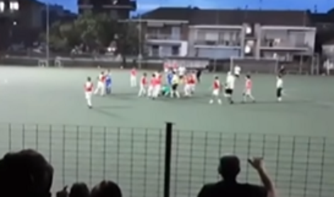 Nasprotnikov oče pretepel mladega vratarja, Donnarumma 13-letnika povabil na priprave #video
