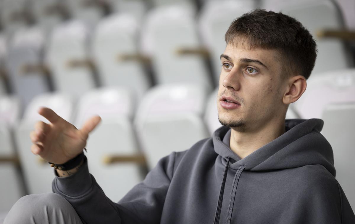 Marcel Ratnik | Redki slovenski priimek Ratnik, ki je najpogostejši v Pomurju, ima tudi slovenski nogometaš Marcel Ratnik. | Foto Bojan Puhek
