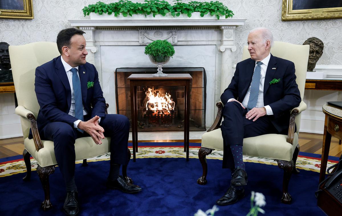 Joe Biden in Leo Varadkar | Joe Biden, ki ima irske korenine, bo danes obiskal irski otok, kjer bo med drugim obiskal Belfast in Dublin. | Foto Reuters
