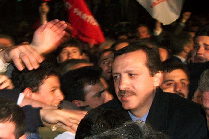 Recep Tayyip Erdogan odhaja v zapor | Foto Reuters