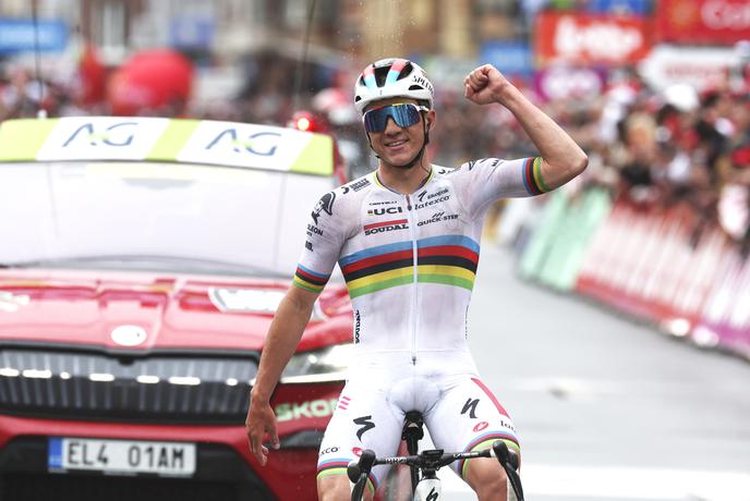 Evenepoel sporoča Pogačarju: Srečno, Tadej, hitro okrevaj!
