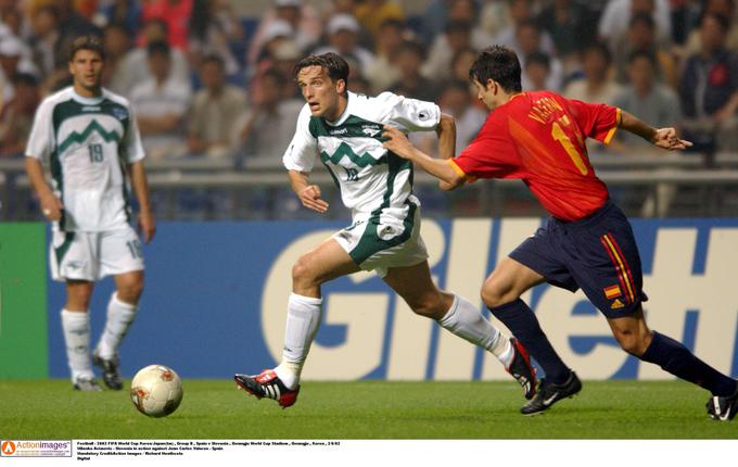 Milenko Ačimović je na uvodnem dvoboju slovenske reprezentance na SP 2002 proti Španiji vstopil v igro v 63. minuti namesto Zlatka Zahovića in nato prispeval podajo za "častni" zadetek Katančeve čete, po zelo všečni akciji ga je dosegel Sebastjan Cimirotić.  | Foto: Reuters