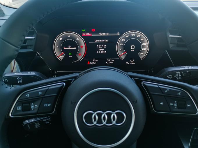 Digitalni merilniki so serijski, prav tako desetpalčna večopravilna enota. | Foto: Audi