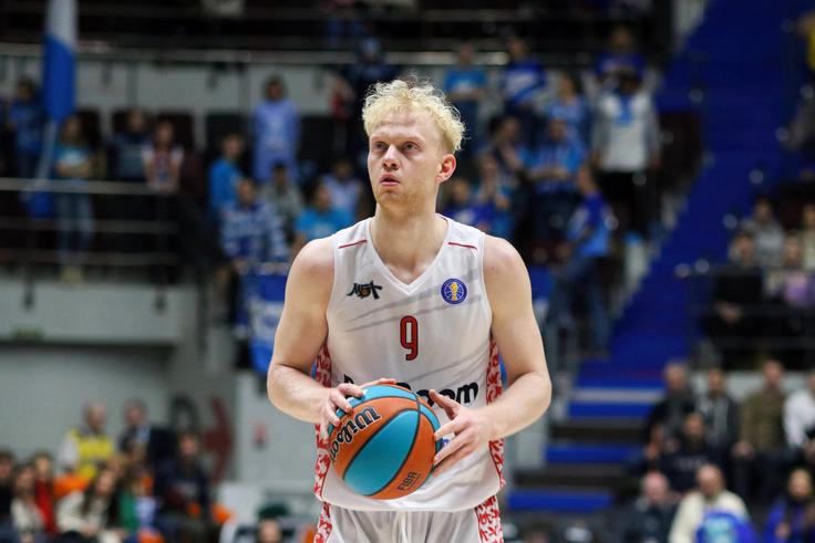 Sodišče v Parizu je zavrnilo prošnjo Kasatkinove obrambe za plačilo varščine, kar pomeni, da do odločitve, ali bo izročen ZDA, ostaja v priporu.  | Foto: Profimedia