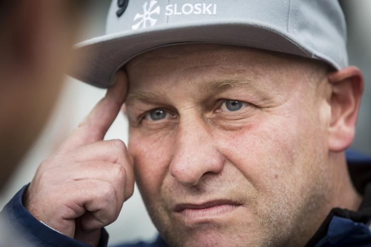 "Če želiš ostati v vrhu, moraš imeti super opremo. Če imaš možnost preizkusiti drug material, je to dobro. Njegov odhod ne pomeni, da se ne bo vrnil, vedno se lahko spet odloči za Slatnarjeve smuči." | Foto: Bojan Puhek