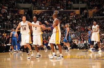 Bogat košarkarski večer v NBA