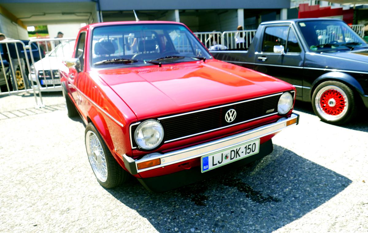 Volkswagen zbor Vrbsko jezero | Srečanje pri Vrbskem jezeru je privabilo tudi slovenske lastnike starejših Volkswagnovih avtomobilov.