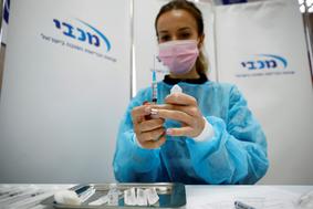 Država, ki bo do konca marca cepila vse, starejše od 16 let