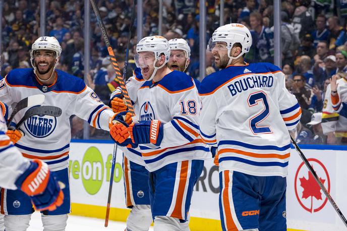 Edmonton Oilers | Hokejisti Edmonton Oilers so po podaljšku s 4:3 premagali ekipo Vancouver Canucks in izenačili v zmagah na 1:1. | Foto Reuters
