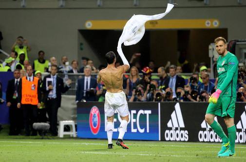 Ronaldo norel od sreče, Oblak skrušeno gledal v tla