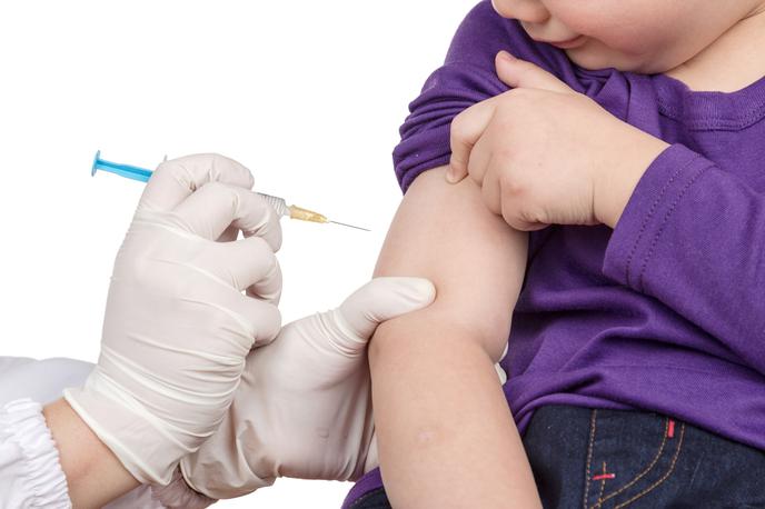 Cepljenje otrok. | Francija in številne druge države zaradi povečanega tveganja za vnetje srčne mišice ne dovolijo, da bi otroci prejeli cepivo podjetja Moderna. Slika je simbolična. | Foto Thinkstock