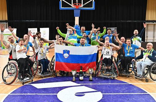 Slovenski košarkarji na vozičkih prvič zmagovalci regionalne lige