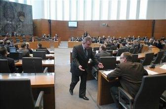 V SDS razočarani nad sklepi DZ glede ukrepov proti krizi