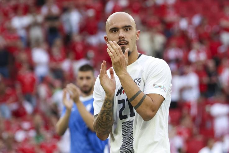Navijačem se zahvaljuje, da so prišli v Stuttgart v tako velikem številu. | Foto: Guliverimage