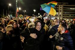 Grčija legalizirala poroke istospolnih partnerjev
