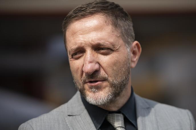 Klemen Boštjančič | "Države podpiramo, da se ta sredstva uporabi, vendar na drugi strani vsi opozarjamo na pravni vidik tega," je dejal. "Gre za vrsto zelo kompleksnih pravnih vprašanj, na katera je treba dobiti odgovore, preden se naredi ta korak," je glede novega posojila Ukrajini še poudaril Boštjančič. | Foto STA