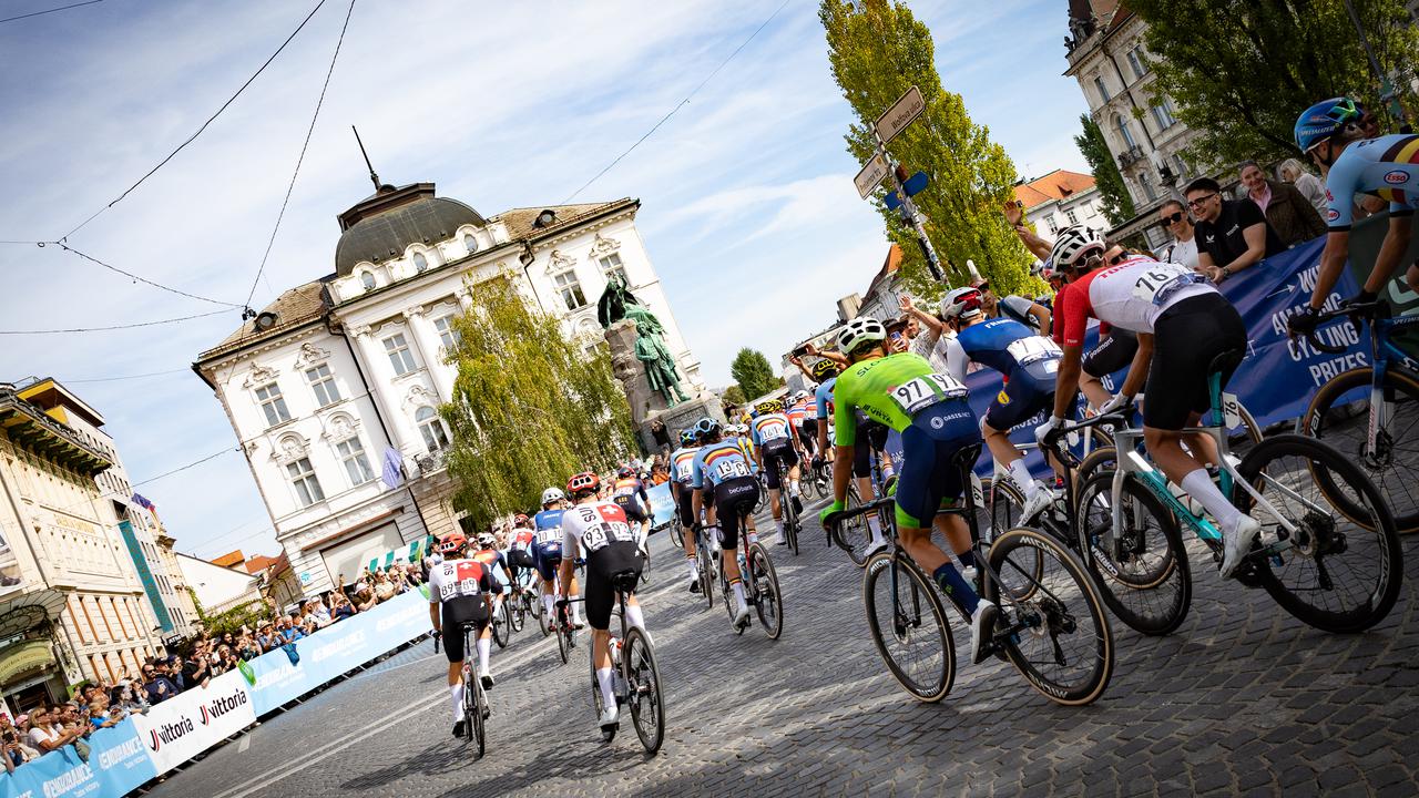 Mladi kolesarji so se iz Ljubljane pognali proti Šenčurju #foto