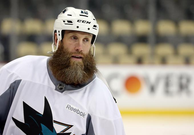 Ena od najbolj impresivnih brad v ligi NHL zadnja leta krasi napadalca San Joseja Joeja Thorntona, a to ni prava brada "playoff", slavni Kanadčan jo nosi ves čas. | Foto: Reuters