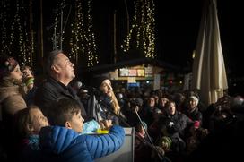 Ljubljana praznična okrasitev lučke december