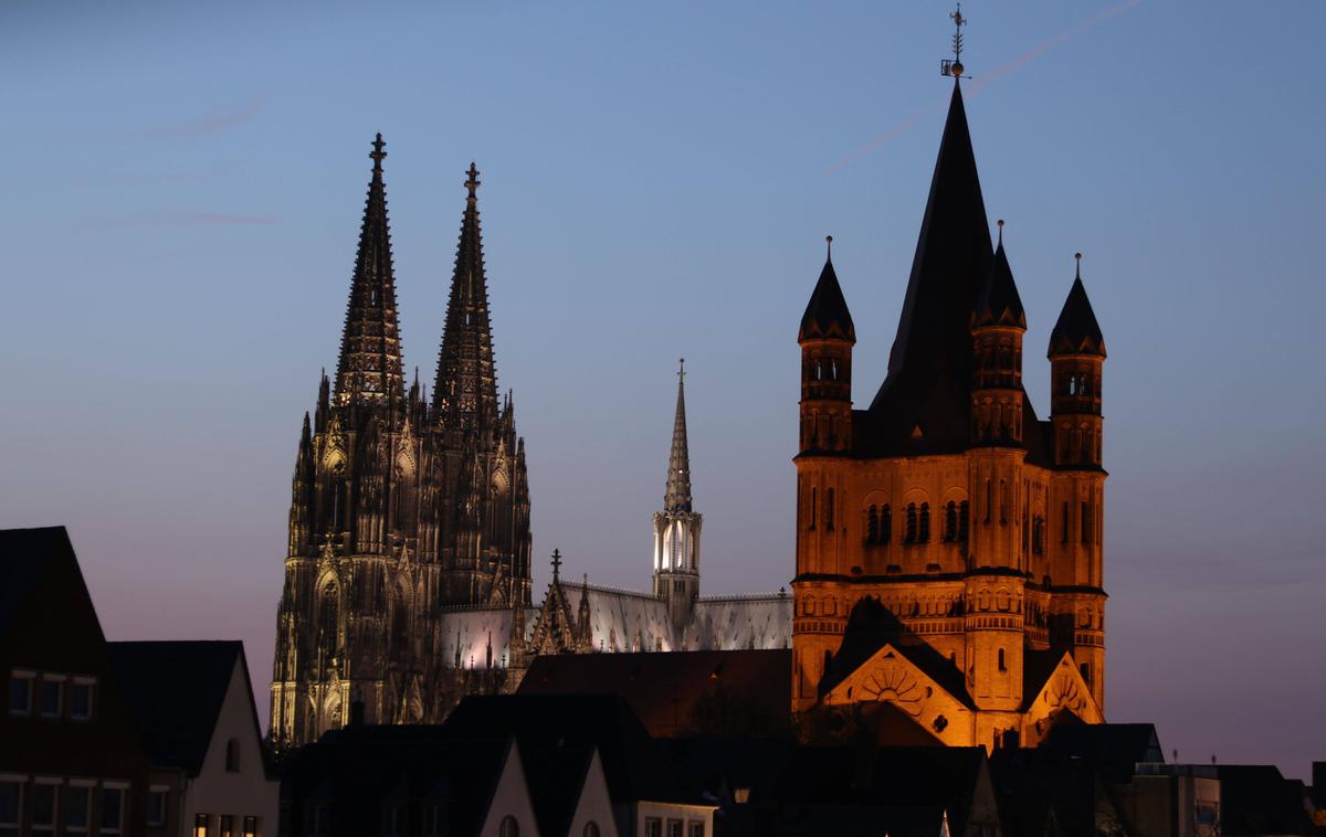Köln katedrala | V nedeljo je policija v Weslu, približno sto kilometrov severno od Kölna, pridržala 30-letnega Tadžikistanca. Moški je večkrat obiskal kölnsko katedralo, policija pa sumi, da bi lahko načrtoval napad. | Foto Guliverimage