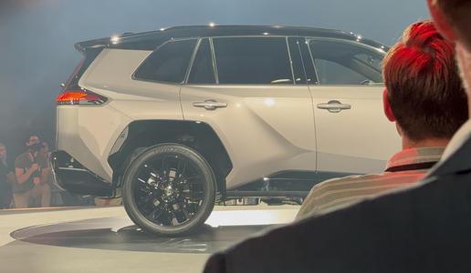 Ozadje svetovne premiere: Japonci razkrili novega, v njem smo že sedeli #video