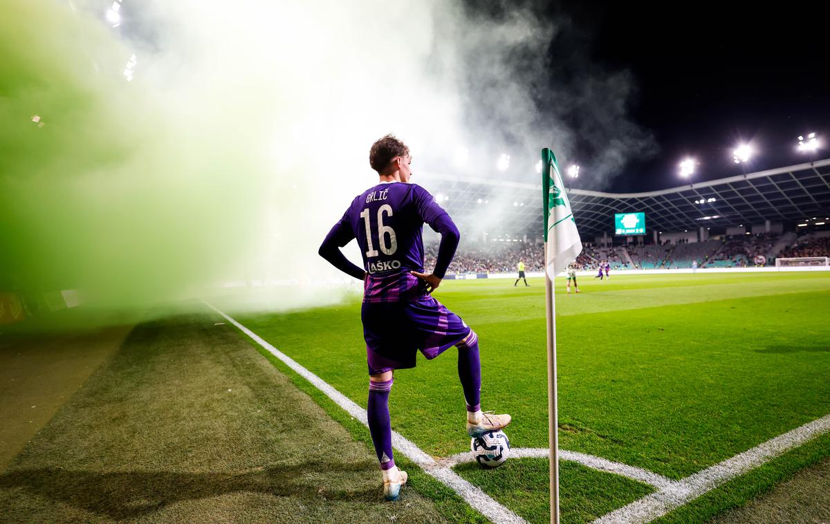 Olimpija - Maribor | Olimpija je na zadnjem večnem derbiju ostala brez točk, zaradi nešportnega in neprimernega vedenja navijačev pa jo je doletela še visoka kazen. | Foto Aleš Fevžer