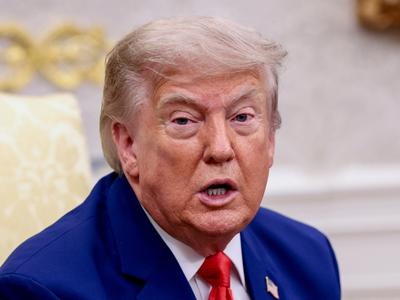 Trump Iranu: To bosta gospodarska vojna in izolacija v obsegu brez primere #vŽivo