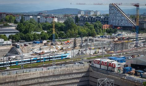 Pozor: zaprt bo podhod pod železniško postajo