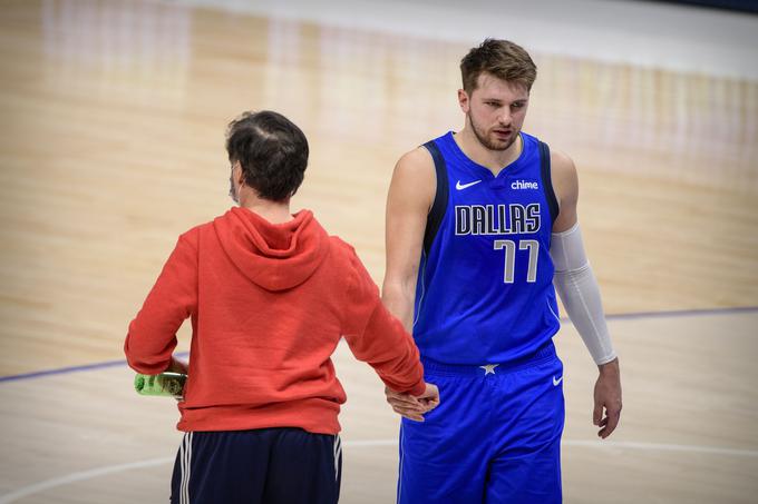 Dončić je izpustil tekmo proti Oklahomi zaradi težav z desnim gležnjem. | Foto: Guliverimage/Getty Images