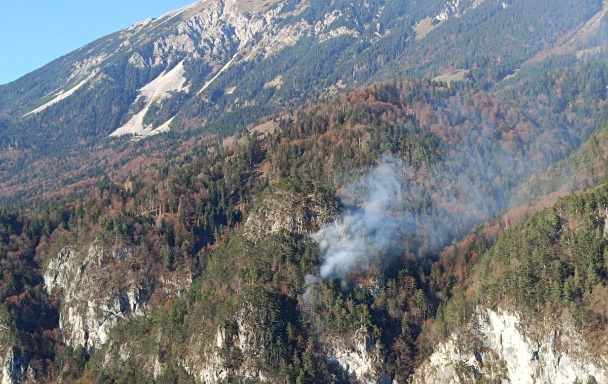 Požar v dolini Završnice | V večernih urah so pregledali dostopne točke do samega požarišča, z intervencijo pa nadaljevali danes zjutraj. | Foto Facebook/PGD ZABREZNICA