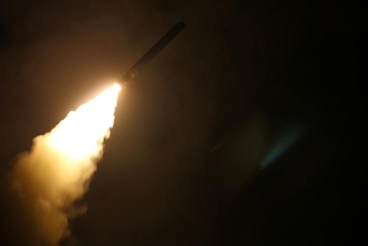 Raketa tomahawk zapušča ameriško bojno ladjo USS Monterey.  V napadih po doslej znanih informacijah ni bila zadeta nobena ruska tarča v Siriji. | Foto: Reuters