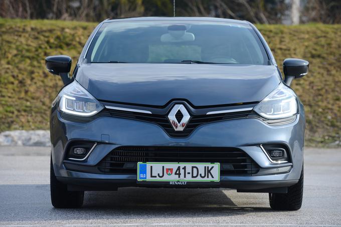 Renault clio, ki se bliža koncu življenjske dobe trenutne generacije, je bil v prvih štirih mesecih pri slovenskih avtomobilskih trgovcih najuspešnejši posamezni model. | Foto: PRIMA