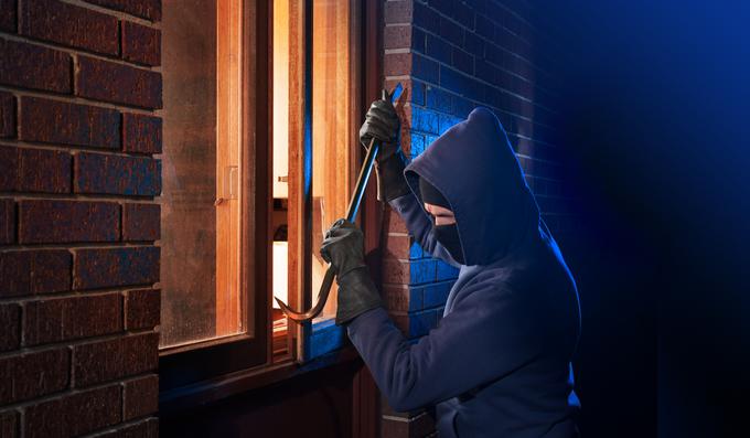 Ali ste vedeli, da je samo 30 sekund dovolj, da nepridiprav odpre navadna vrata ali običajno okno in vdre v vaš dom? | Foto: Getty Images