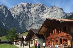 Minimalna plača avstrijskega turističnega delavca po novem 1.500 evrov