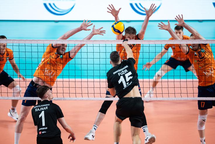 Tretji niz se je začel z vodstvom serijskih državnih prvakov s 6:1 in nato tudi z 12:5, kar je nakazovalo hiter konec finala.  | Foto: Jure Banfi