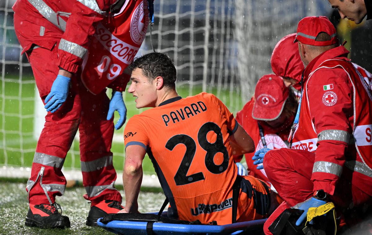 Benjamin Pavard | Benjamin Pavard se je poškodoval na zadnji prvenstveni tekmi proti Atalanti. | Foto Reuters