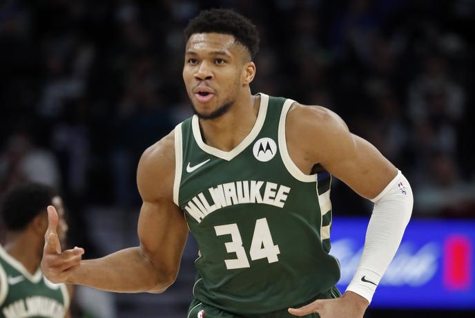 Antetokounmpo s 33 točkami igralec tekme, Jokić do 17. trojnega dvojčka