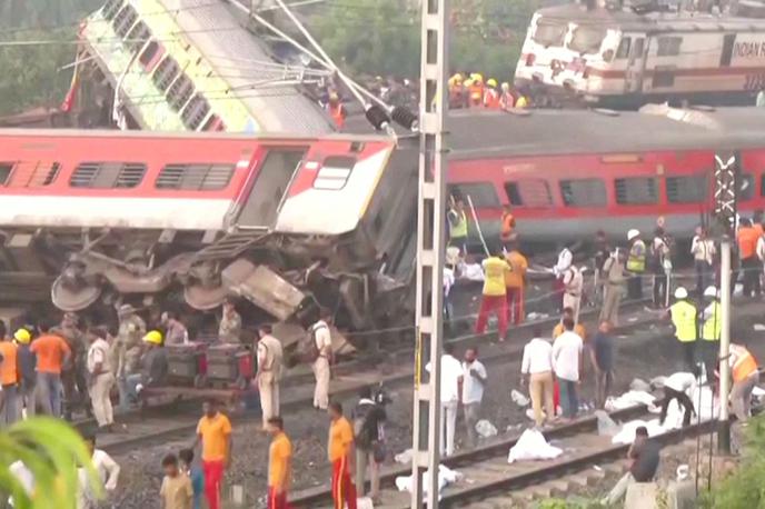 železniška nesreča, Indija | Na kraj nesreče so poslali ekipe reševalcev z okoli 60 vozili. | Foto Reuters