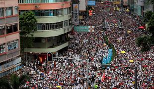 V Hongkongu na ulicah več kot milijon protestnikov
